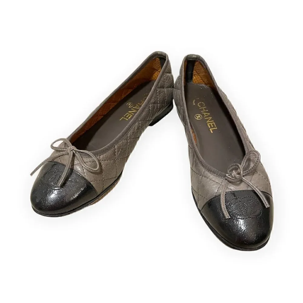 CHANEL Crumpled Calfskin/Patent Quilted CC Cap Toe Ballerina Flats |Size:38|